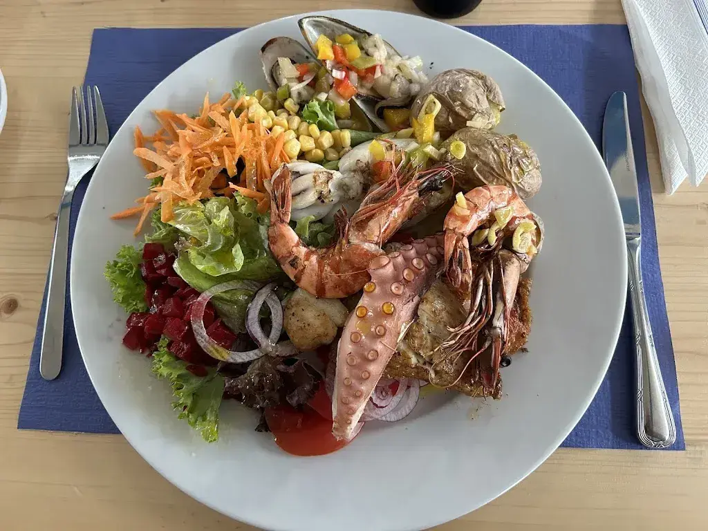 Karsten Traut_Centro Comunita Portoguesa_Büron_review