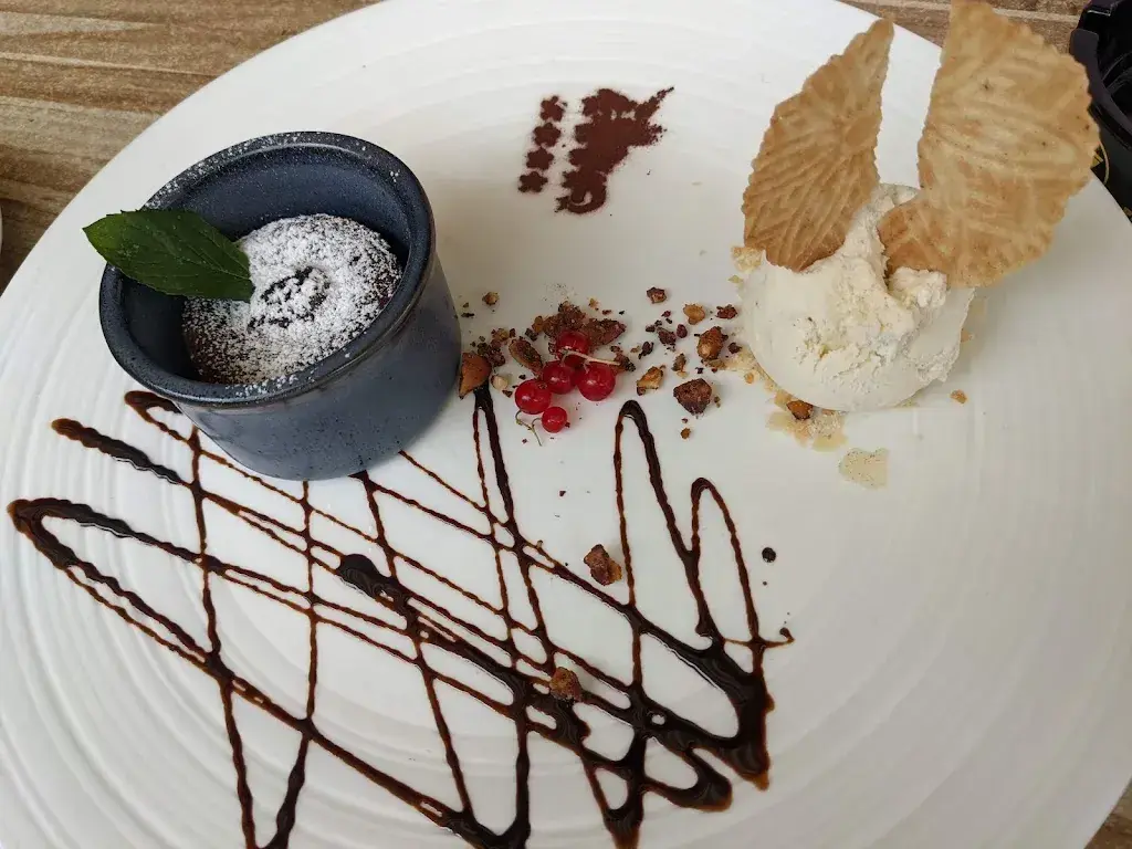 Roseline Berger_Gletschergrotte_Saas-Fee_review