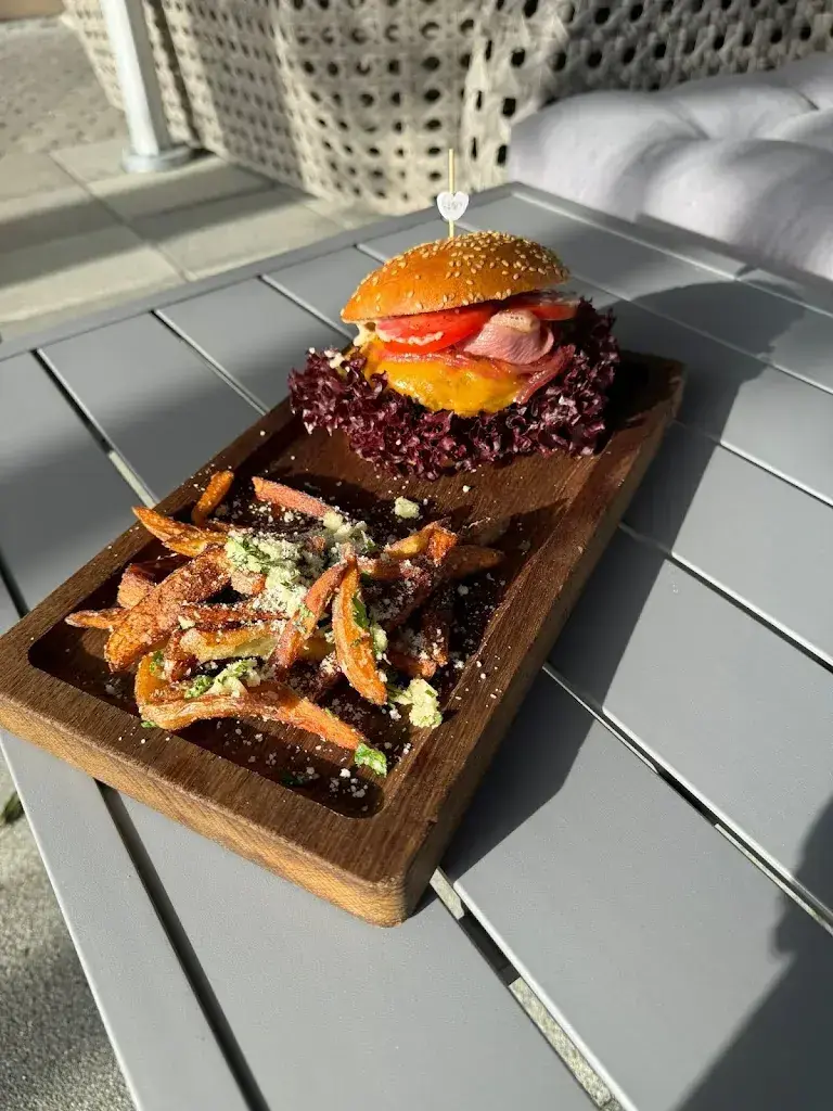 Aldo Hoxha_Garden Lounge & Bar_Sempach_review