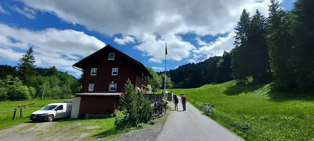 Emily Jovita Escanilla_Berghaus Dorschnei_Kriens_review