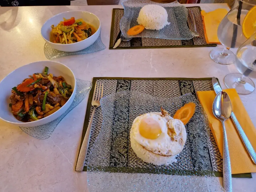 Petronela Raykov_One Thai Curry_Buchs_review