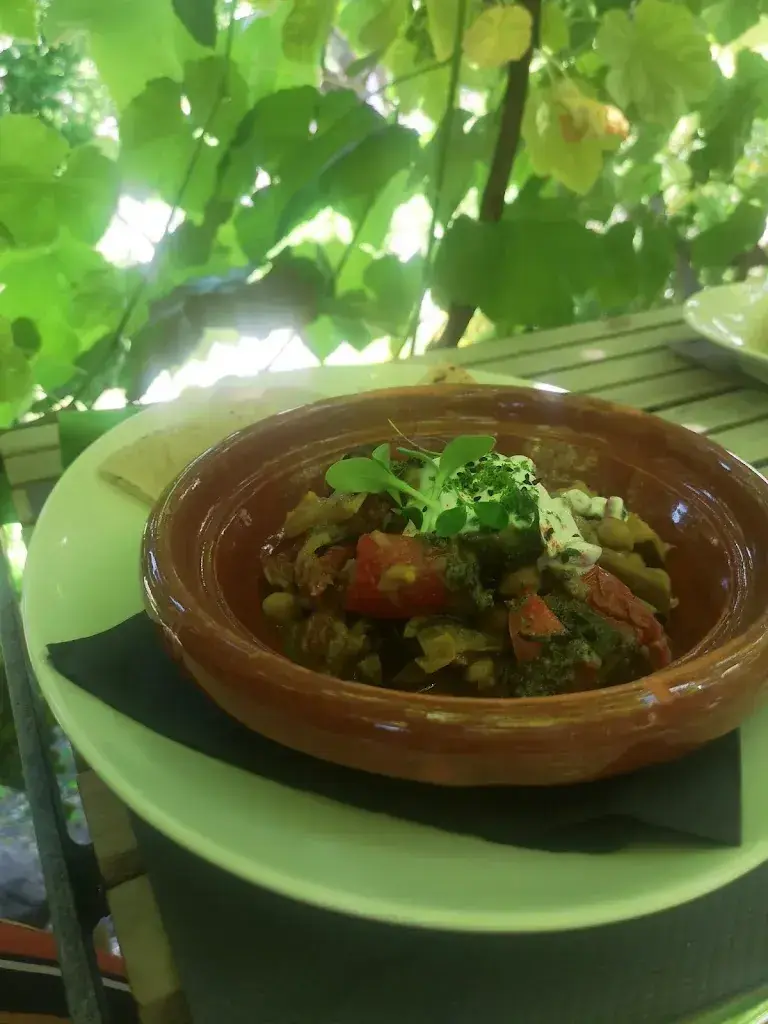 Jessica Bello Salguero_Öpfelbom_Buchs_review