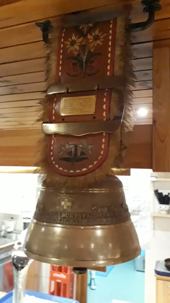 Nathalie Thornhill_Alpenrösli_Pfäffikon_reseña