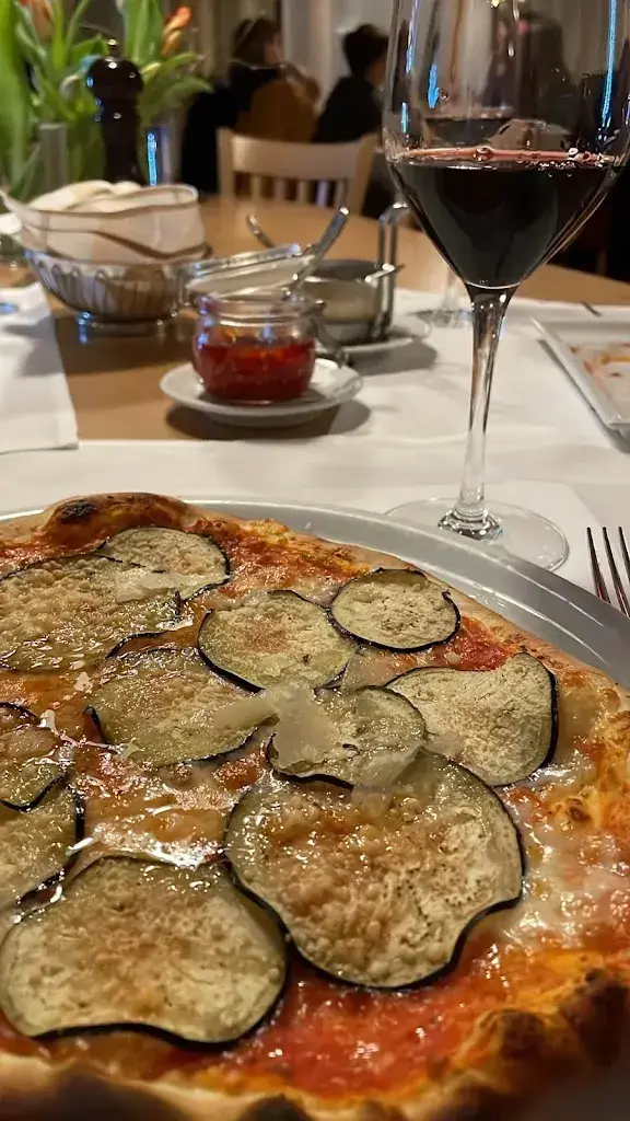 Ana Maria Palacios_Sternen_Schmiedrued_review