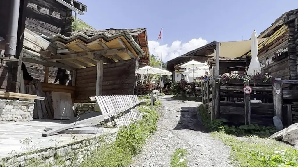 Markus Aeschbacher_Restaurant Z'Mutt_Zermatt_avis