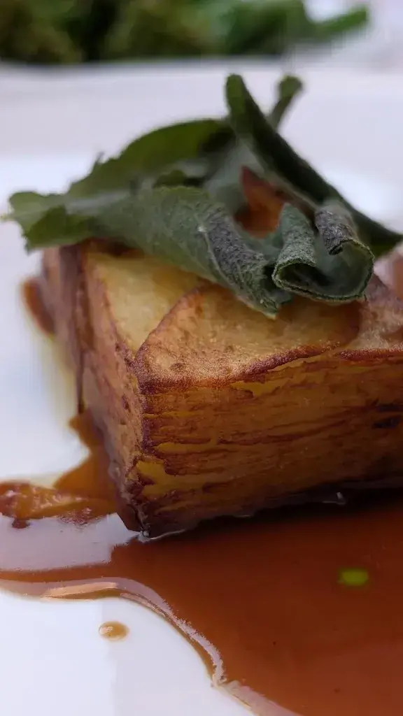 Carter Gibson_Madre Nostra by CERVO_Zermatt_avis