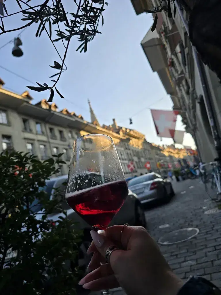 Suerta Benga_Kloetzlikeller_Bern_review