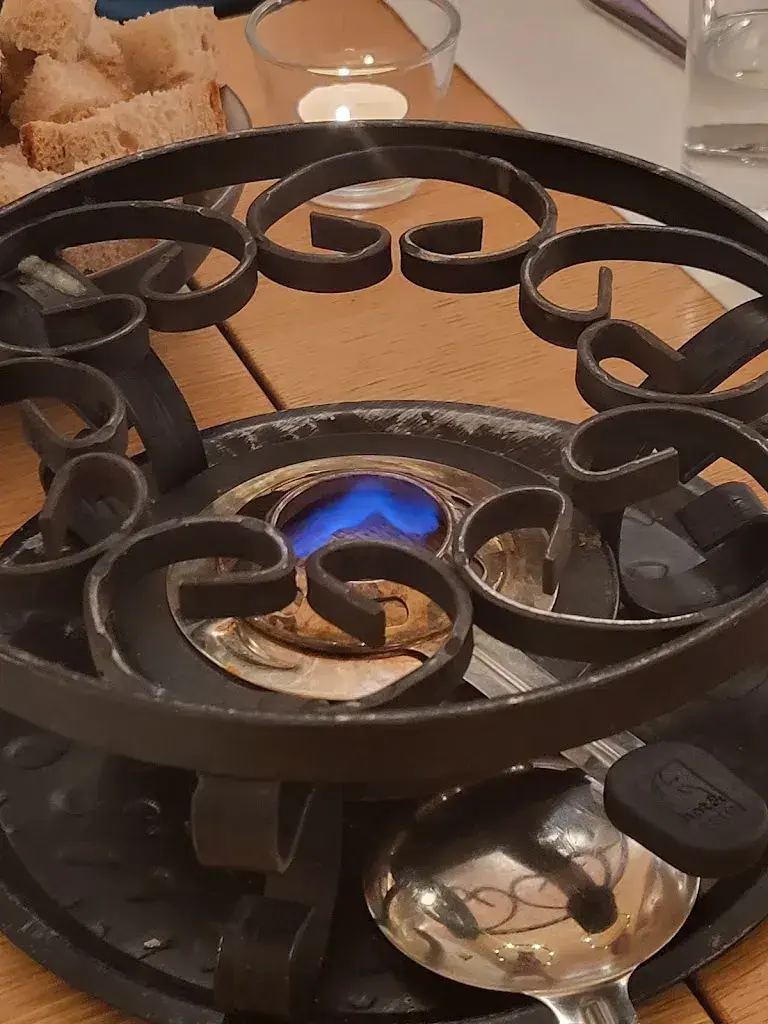 Poon Michael_Kloetzlikeller_Bern_review