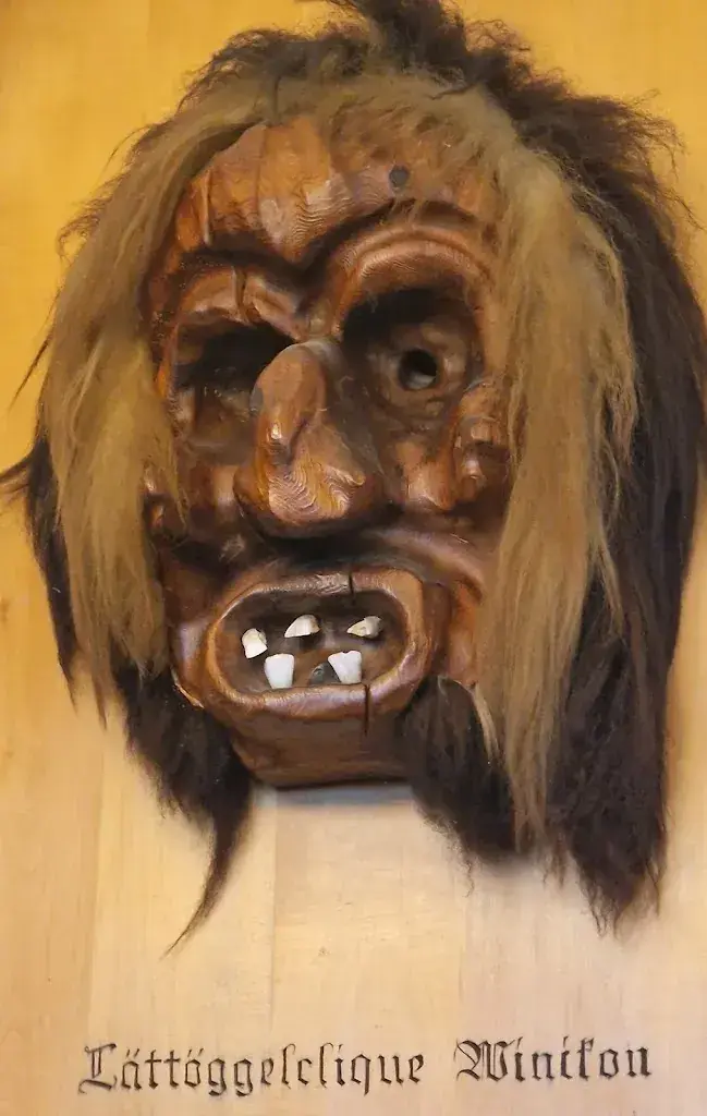 Michaela Schmitt_Kreuz_Winikon_review