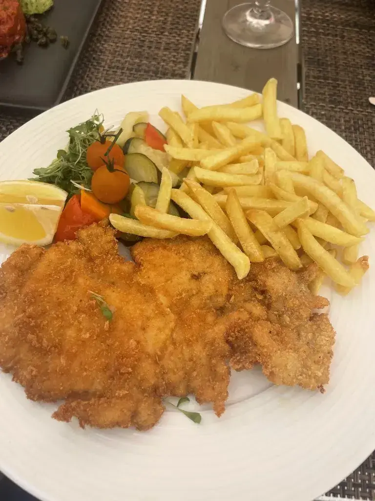 Sam hall_Krone_Bern_review