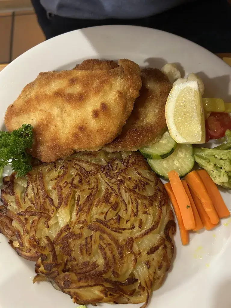 Matthew Puhar_Restaurant Kreuz_Altdorf_avis