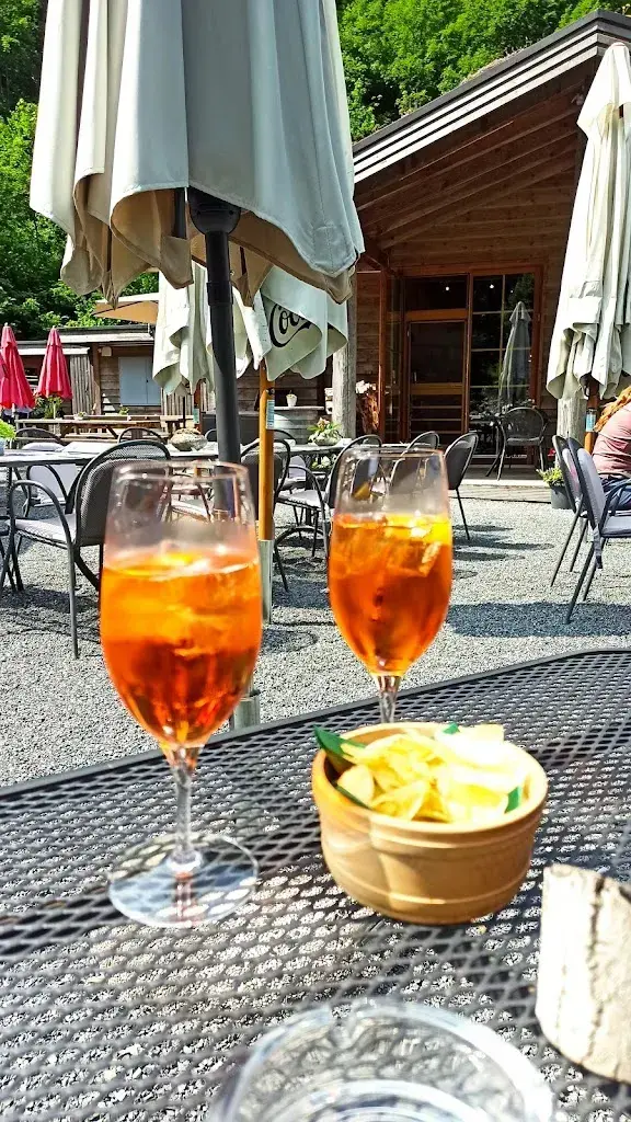 l c.m_Restaurant Husky-Lodge_Muotathal_avis