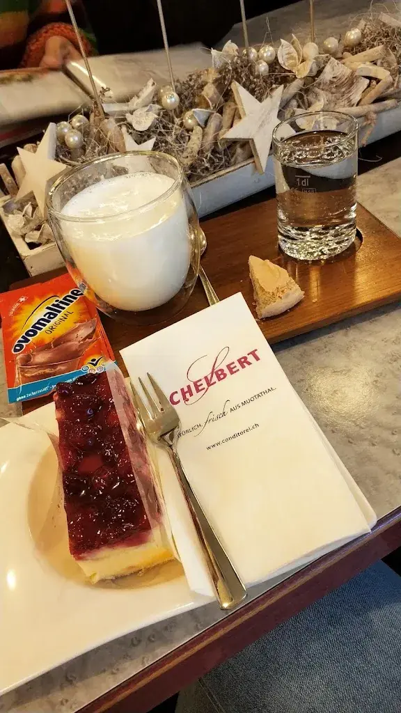 Noemi Martinez Kunz_Conditorei Schelbert AG Muotathal_Muotathal_avis