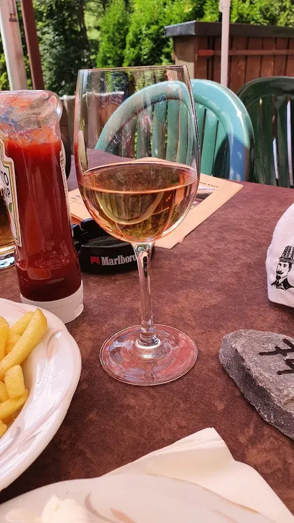 Katharine Waterton_Restaurant Ende der Welt_Engelberg_review