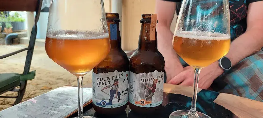 Monica Ackermann_Das verrückte Café zum Hoheneck_Engelberg_avis