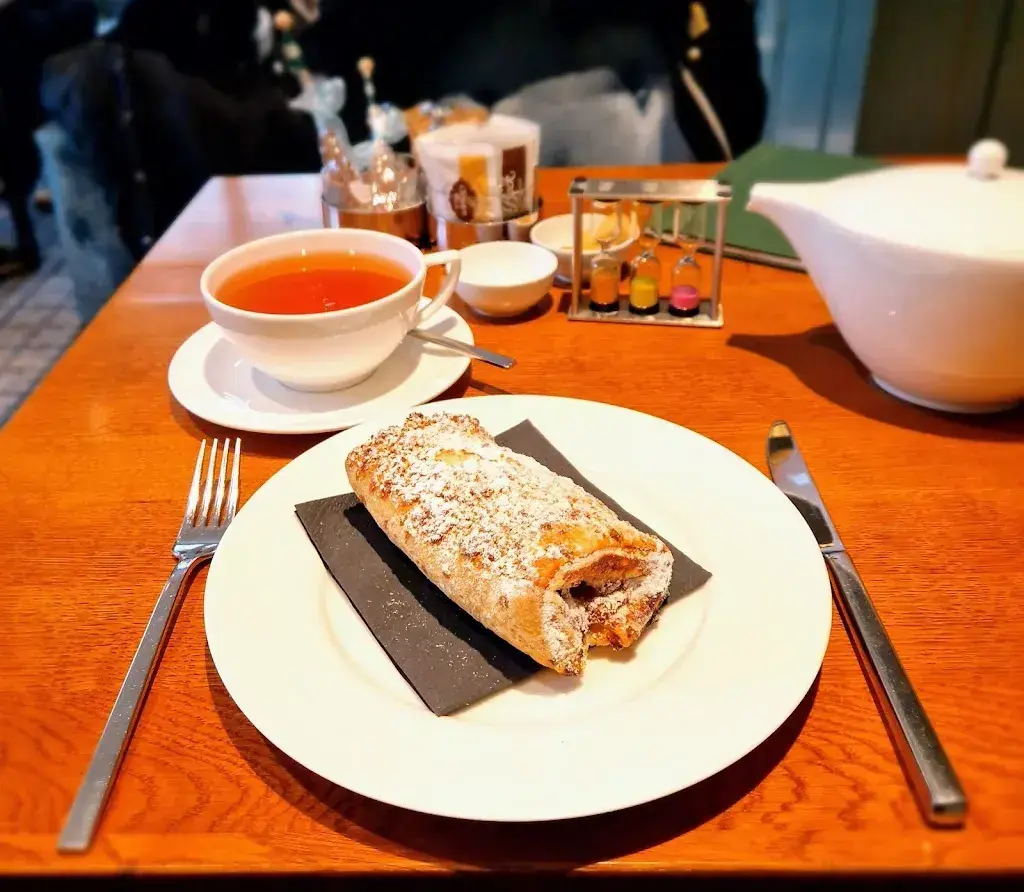 Elizabeth A. Ferreira_The Tea Room_Engelberg_review