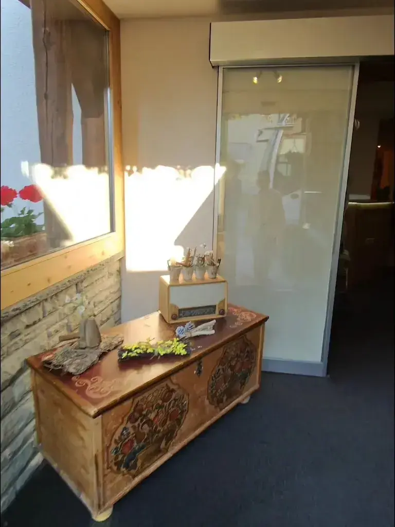 GWENDIVINE GRACE ALLY_Hotel Belmont GmbH_Engelberg_avis