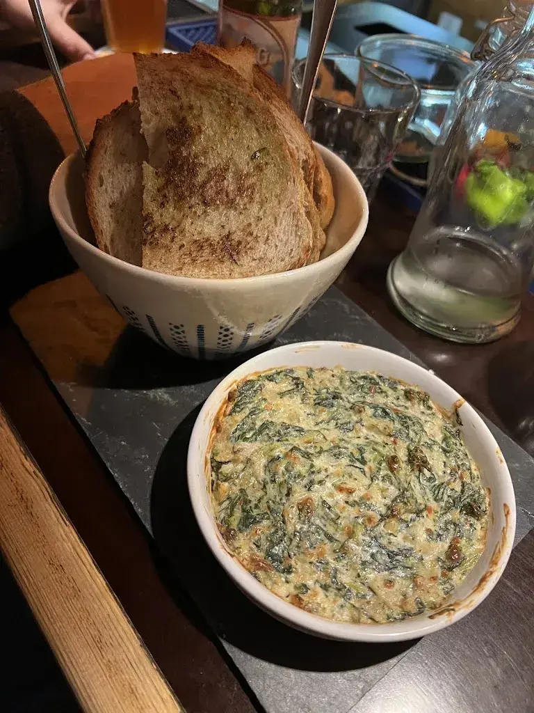 Kelli Ellis_Di Alt Apothek_Andermatt_avis