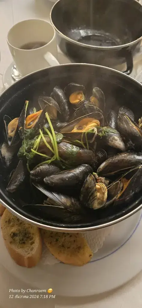 จันทร์เจ้า มาดามบ้านนอก_Aarbergerhof_Bern_review