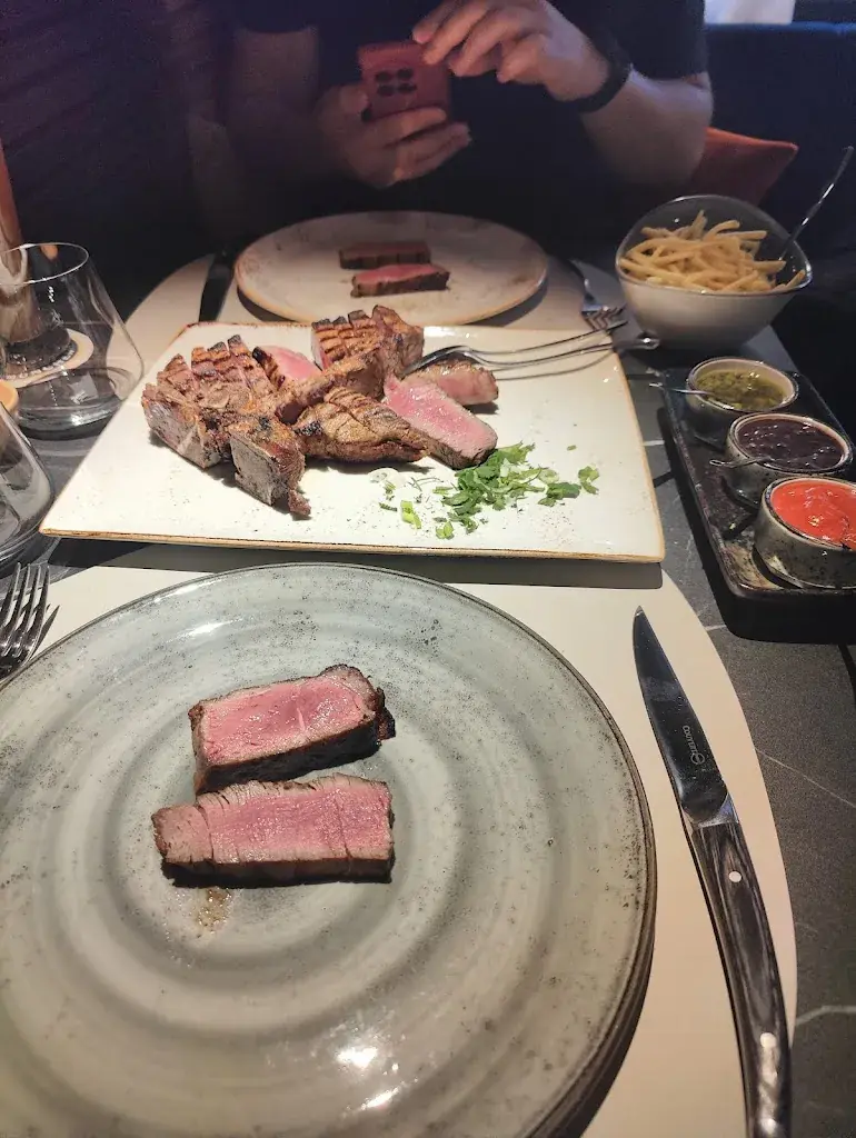 Soheyl M_Steakhouse by Hotel Piz Badus_Andermatt_avis