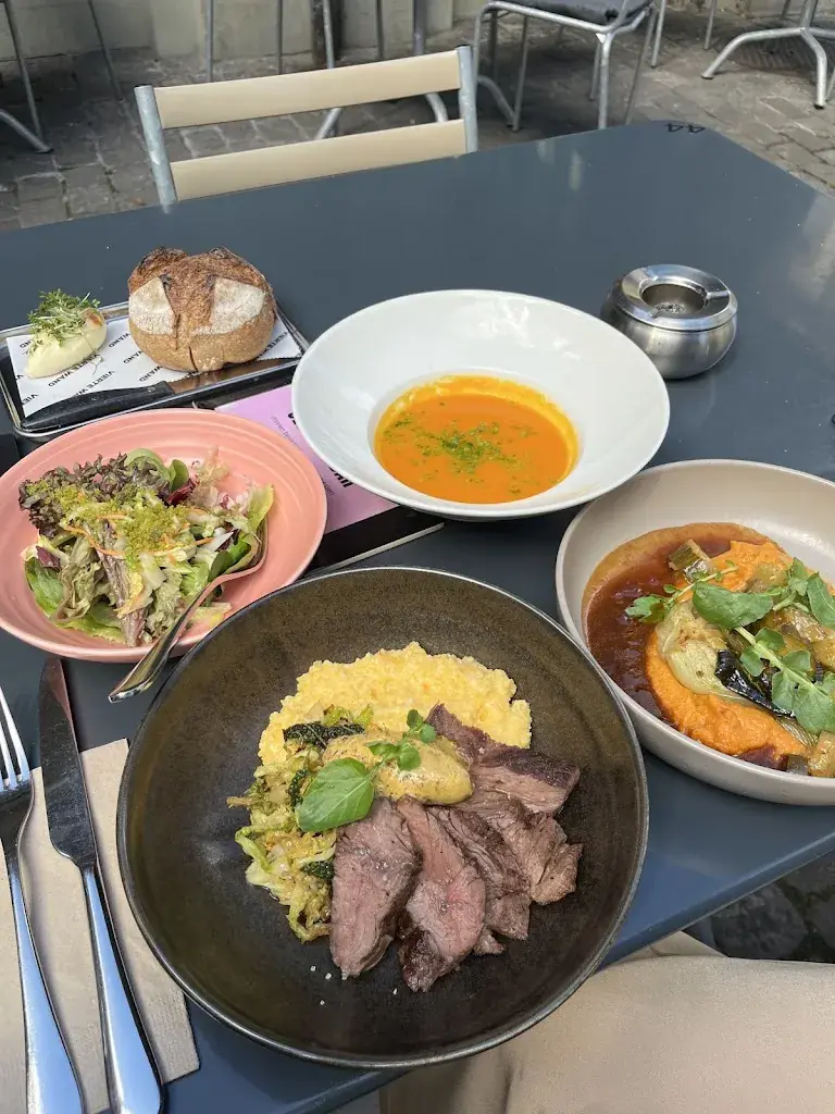 Dominic Sebastian_Vierte Wand_Bern_review