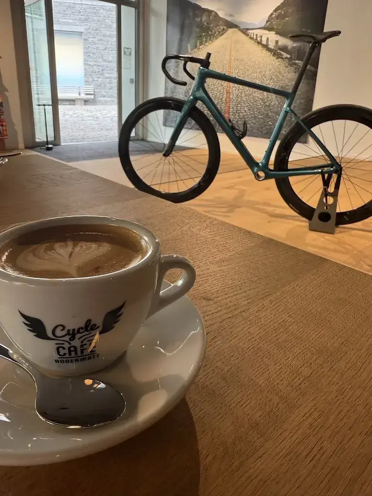 Tobias Weber_Cycle Café Andermatt_Andermatt_avis