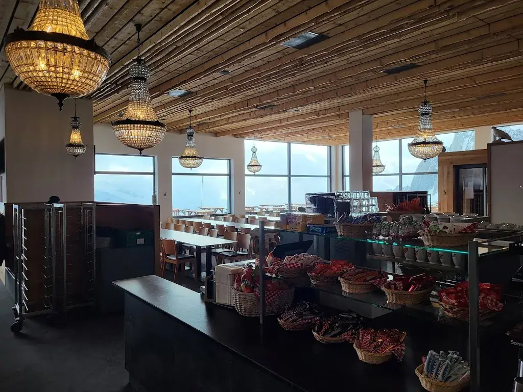 Χαρης λαζοπουλος_Aussichtsrestaurant Schneehüenerstock_Andermatt_recensione