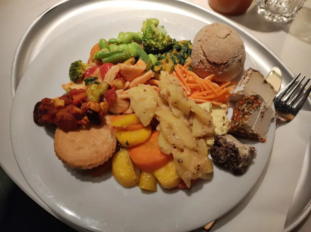 Isaías Faria Silva_tibits Bern Gurtengasse_Bern_review