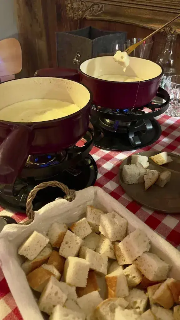 JamesD_Fondue-Burg_Hospental_review