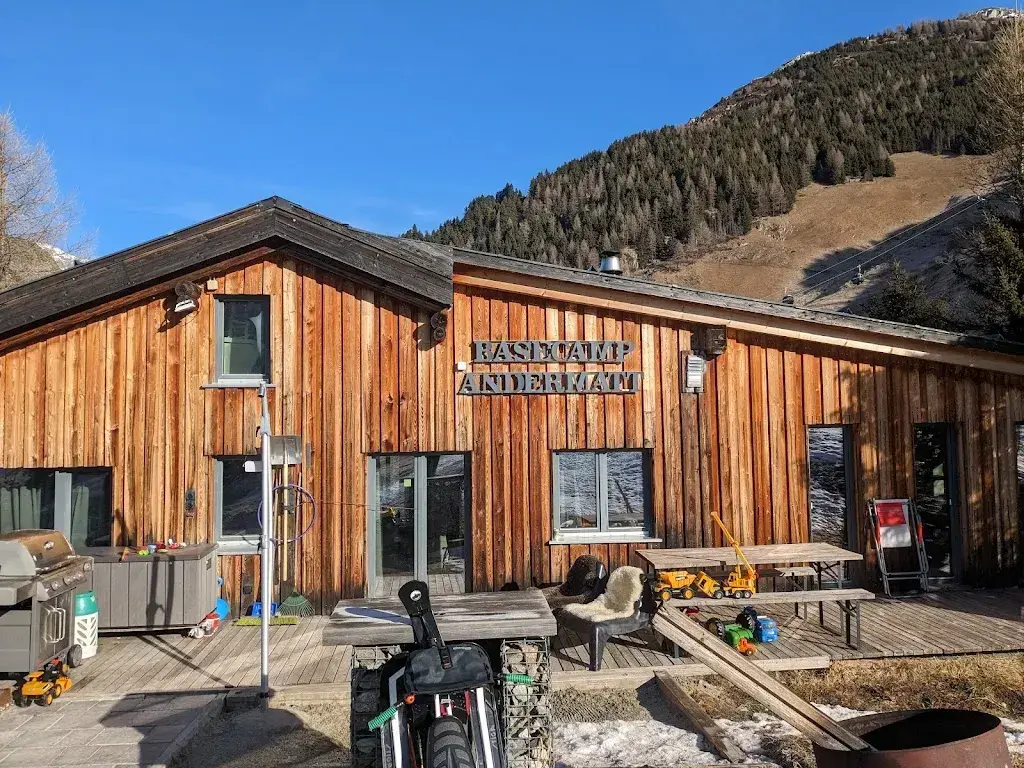 Ben Nichols-Farquhar_Basecamp Andermatt_Andermatt_avis