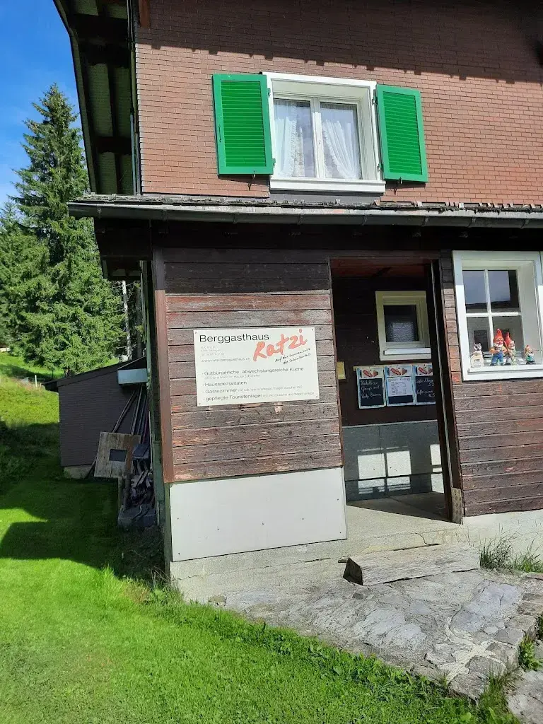 Roland Portmann_Berggasthaus Ratzi_Spiringen_review