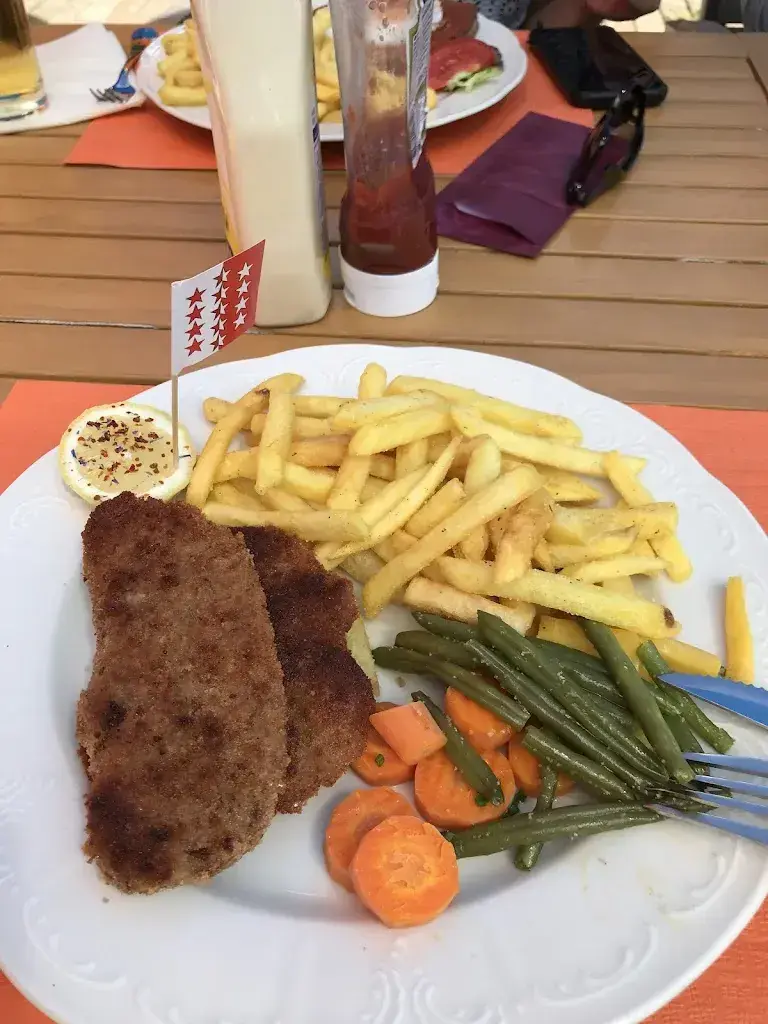 Ronnie Maria_Alte Post_Spiringen_review