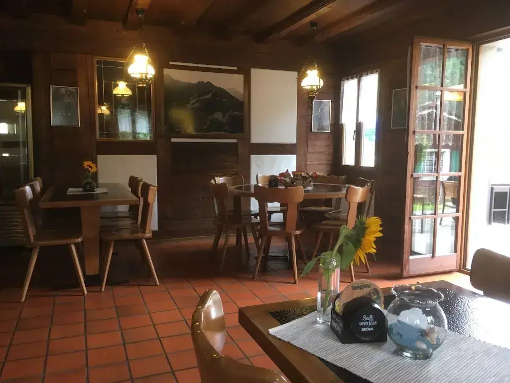 Andre Florin Wyss_Alte Post_Spiringen_review