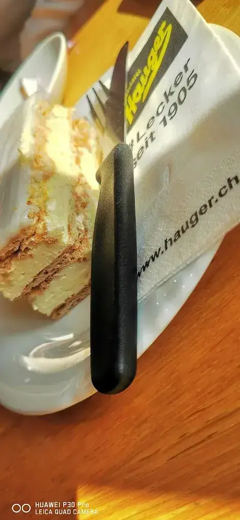 amani alhufiti_Café Hauger_Erstfeld_avis