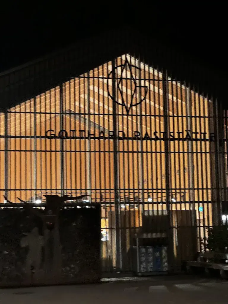 Kye Tay_Gotthard Raststätte Fahrtrichtung Nord_Schattdorf_avis