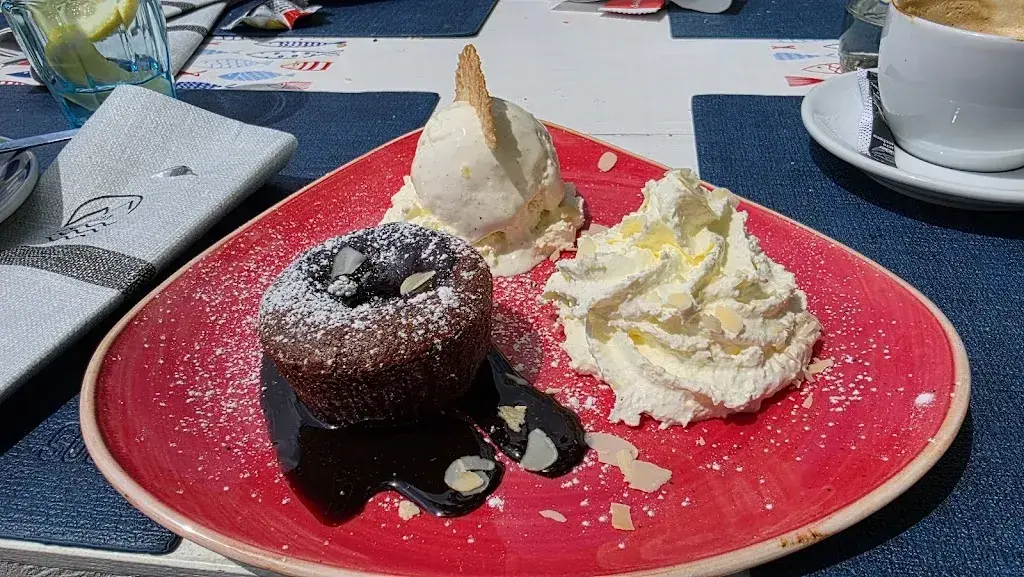 Peter Ulezalka_Apertura Sonnendeck_Flüelen_recensione