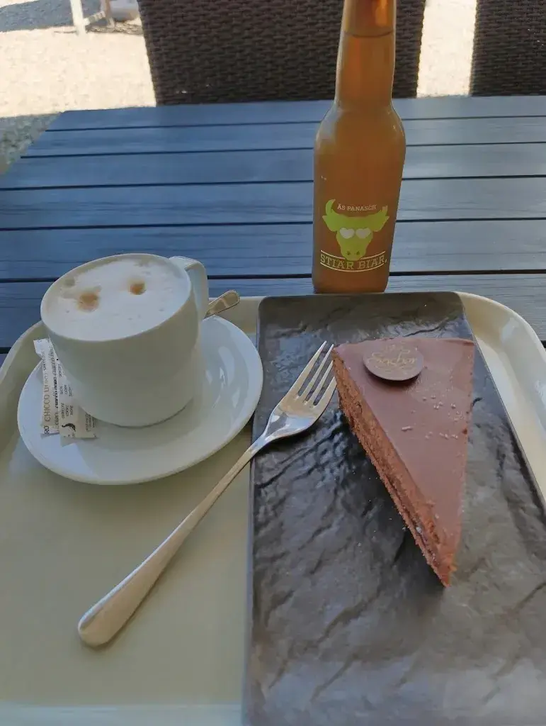 Manuel Pegrisch_Hafen Garten Flüelen_Flüelen_avis