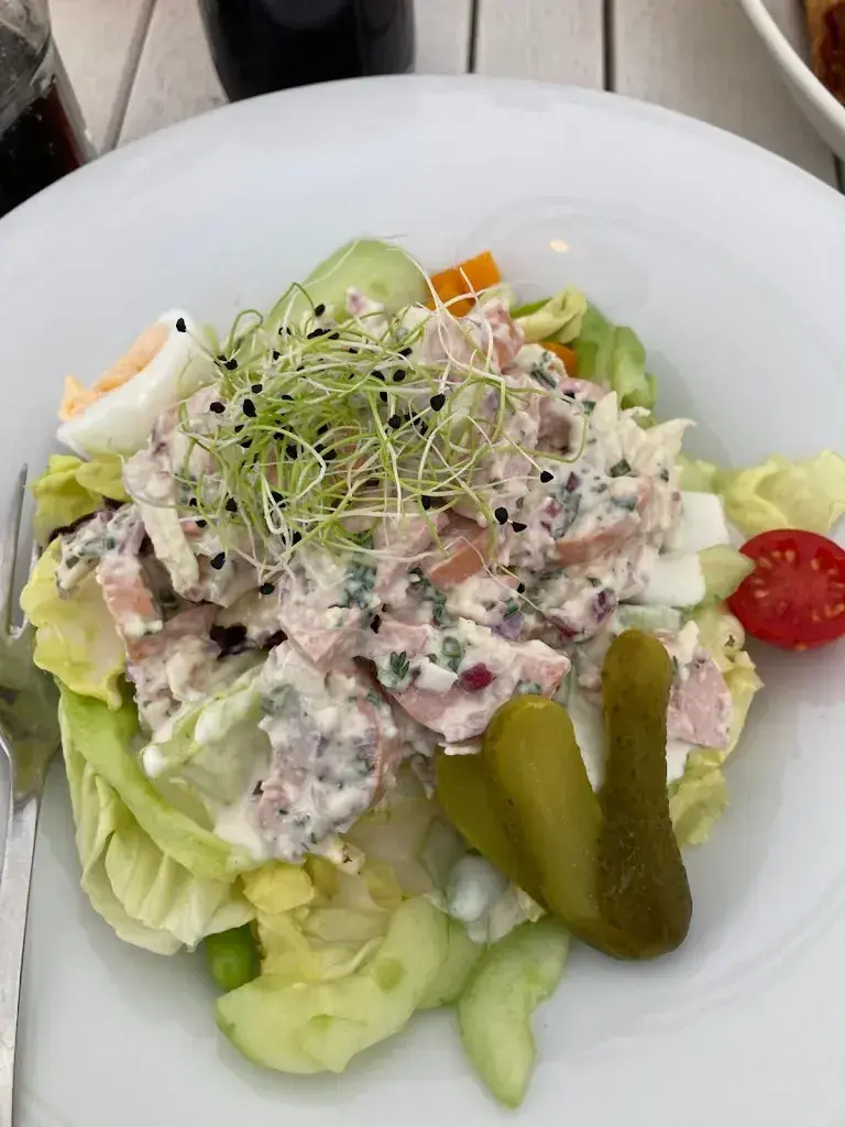 Patrice Freitag_Hafen Garten Flüelen_Flüelen_avis