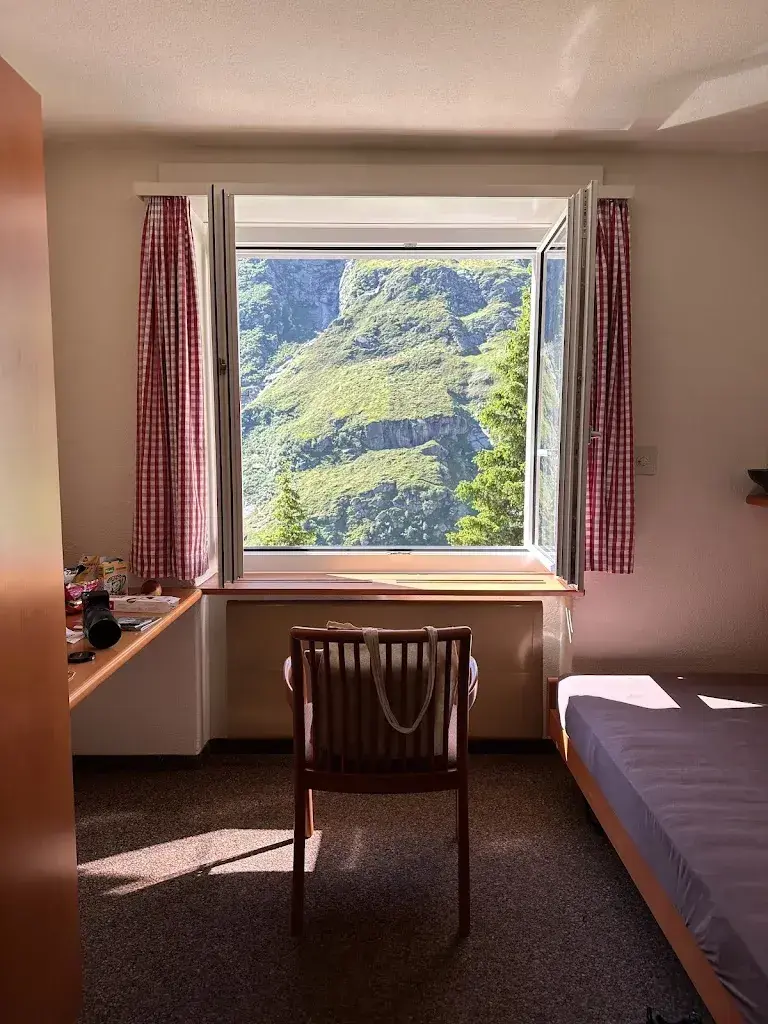 Kenny Lee_Berggasthaus Dammagletscher_Göschenen_review