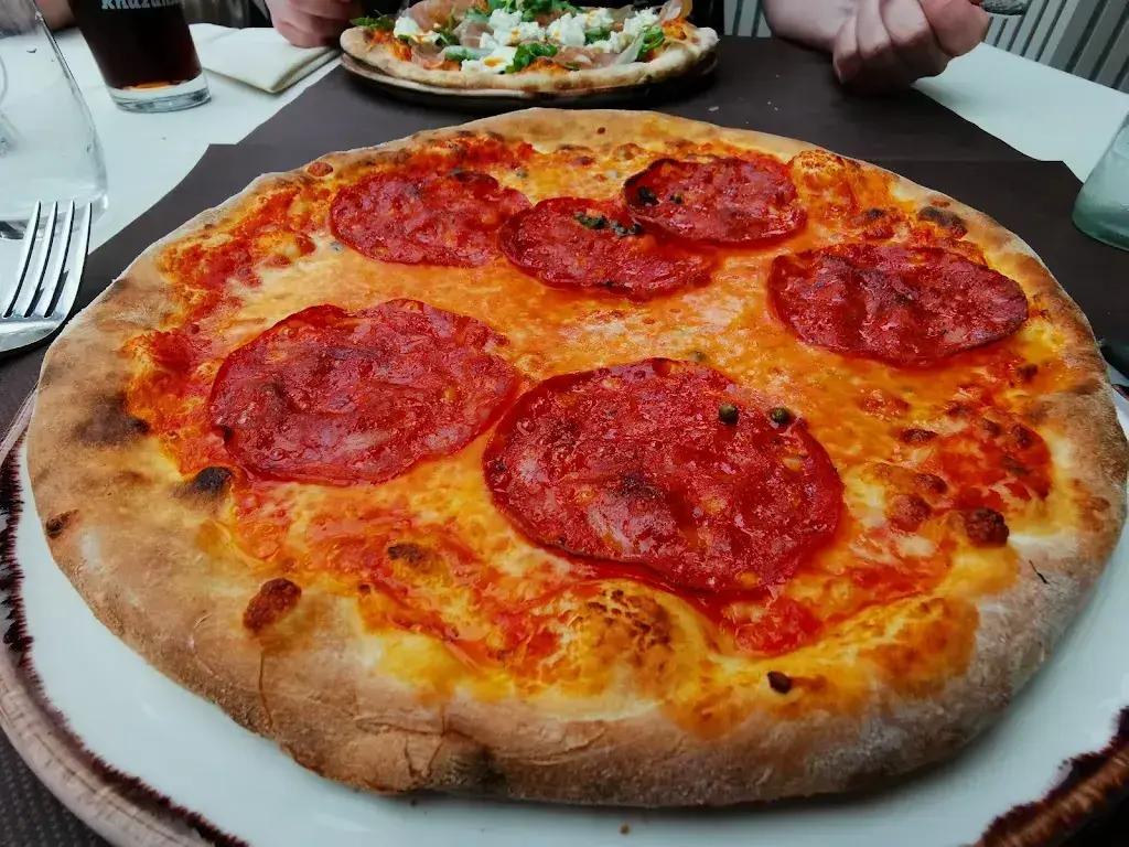 Claudio Kuenzler_Restaurant Pizzeria Bellevue_Ittigen_avis