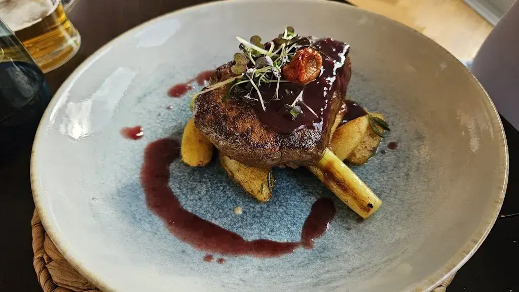 Petra Fletcher_Restaurant Bellevue_Ingenbohl_avis