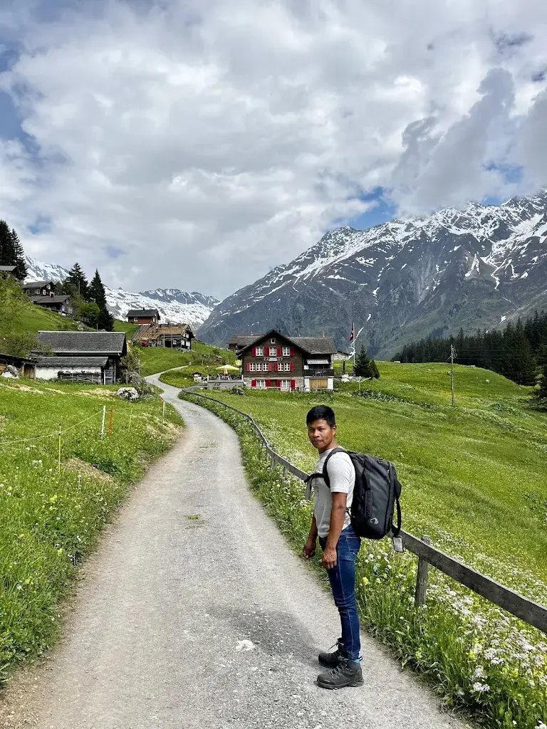 Byron Chimbo_Berggasthaus Edelweiss_Bristen_recensione