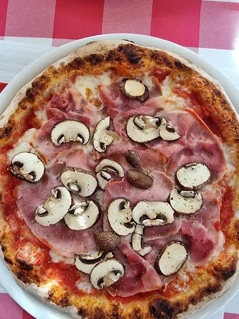 Menu_Restaurant Pizzeria Laterne_Sisikon_image_6