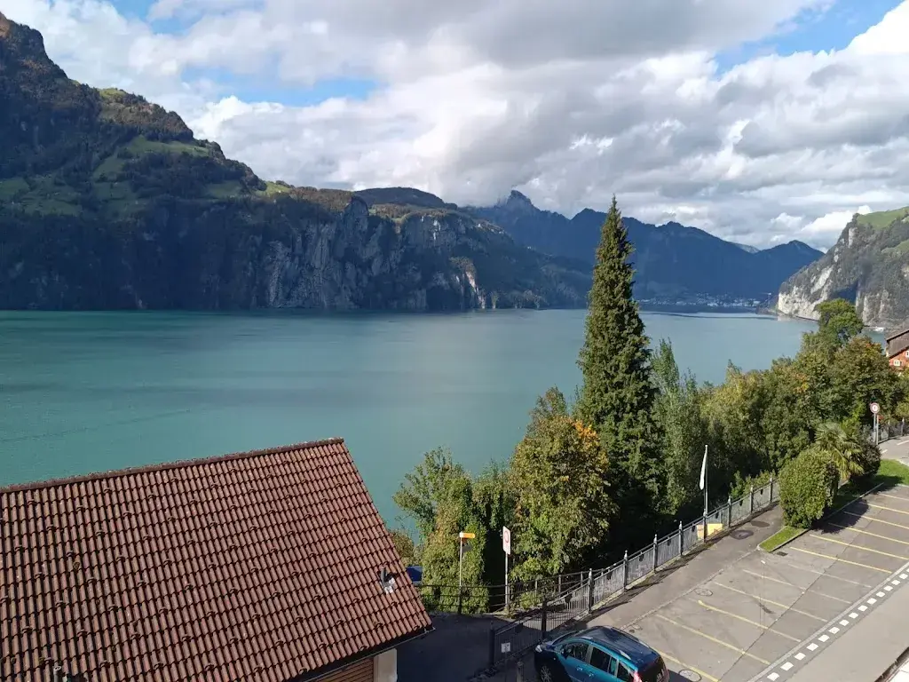 Paweł Skaza_Hotel Tellsplatte_Sisikon_avis