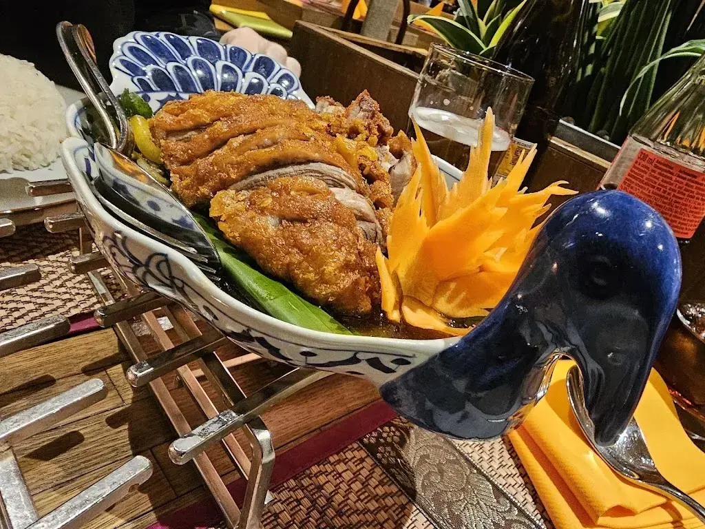 Alexander Binder_Muang Thai_Einsiedeln_review