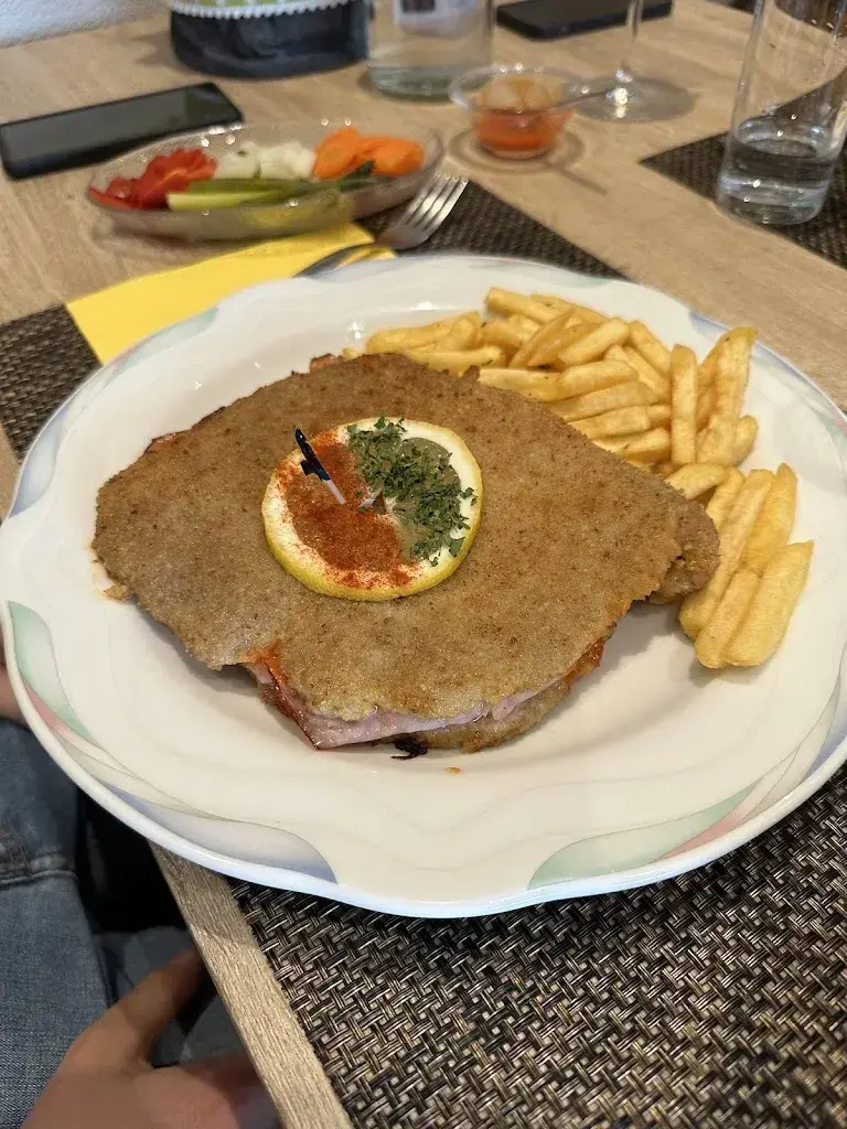 Jasmine Blötzer_Restaurant Tändli_Trachslau_avis