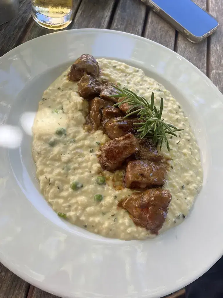 Ni Nak_Gastwirtschaft im Abteihof_Einsiedeln_Bewertung