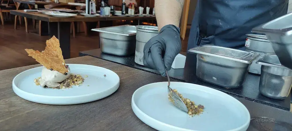 Kian Farhoumand_Pyramide Restaurant by ITAKI & Event Location_Wollerau_review