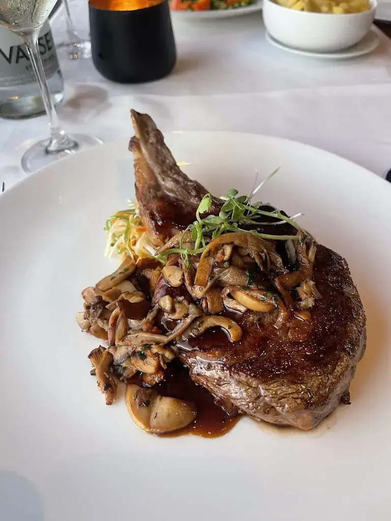 the hungry traveler_Collina_Feusisberg_avis