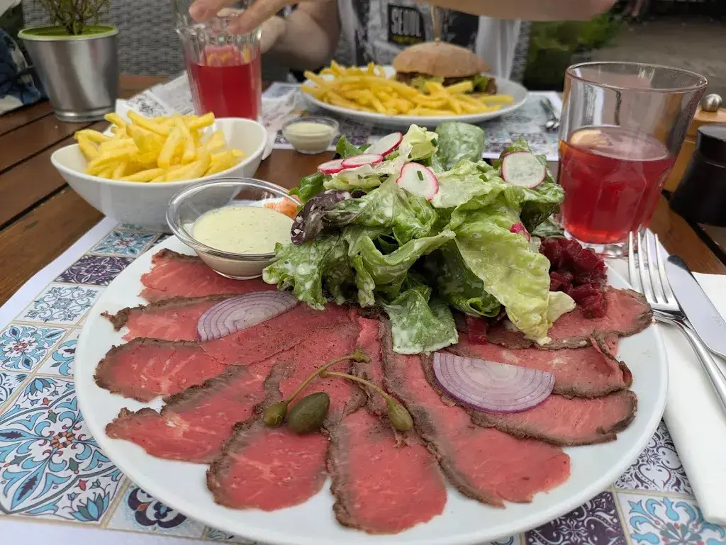 Thania R._TIVOLI Restaurant_Ittigen_review